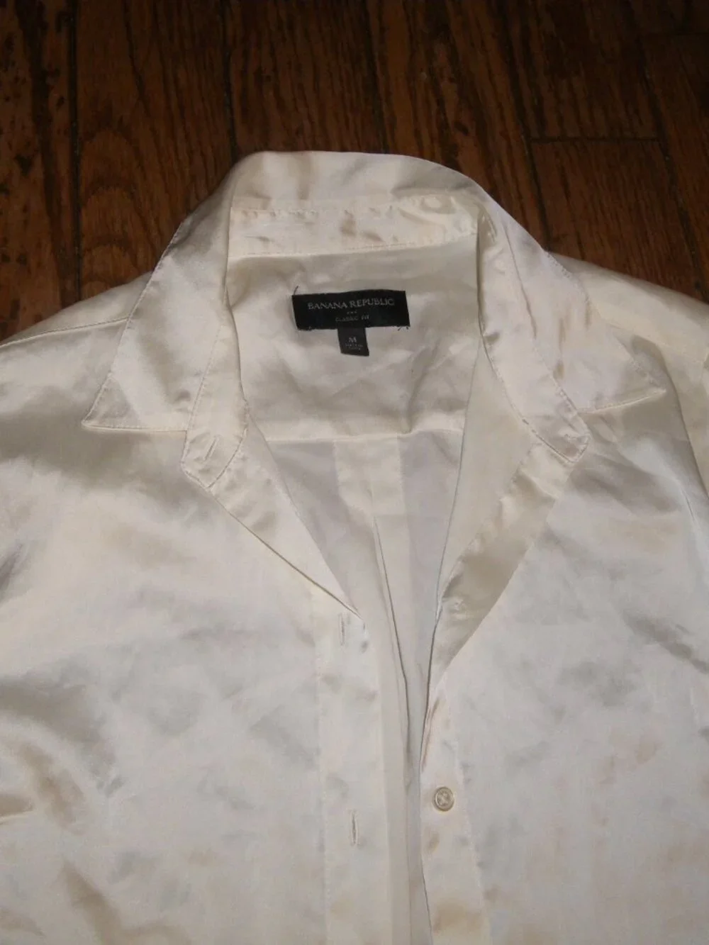 Women’s Banana Republic Classic Fit Silk-Like Button Up Blouse - Picture 2 of 5